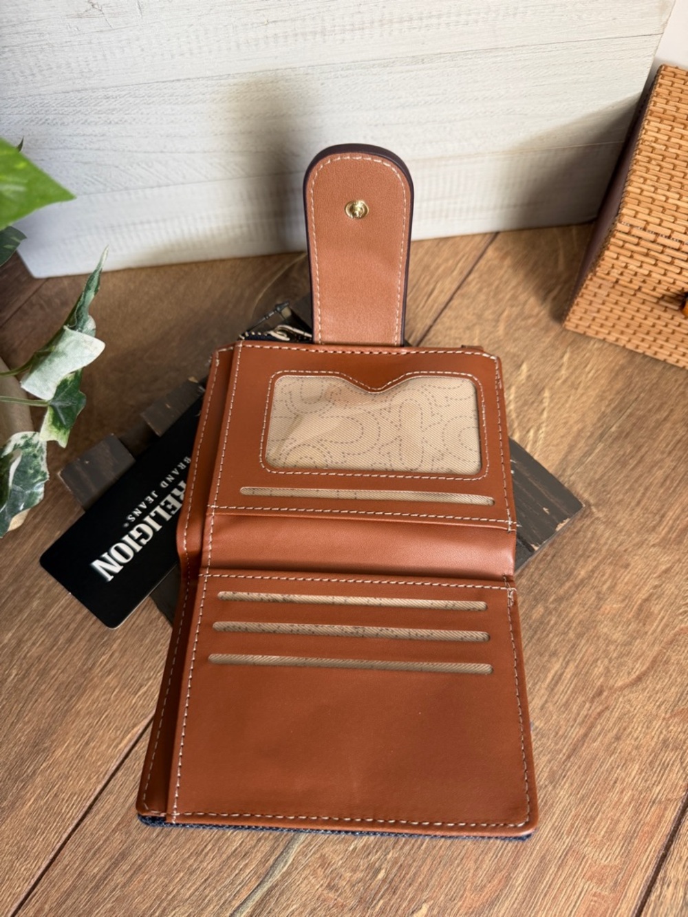 True Religion Horseshoe Quilted Denim Wallet - NWT - Picture 4 of 8